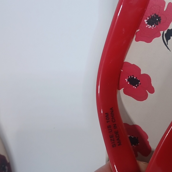 Kate Spade Cream/White and Red Poppy, Wedge Flip Flops, Ladies size 10 - Picture 4 of 5